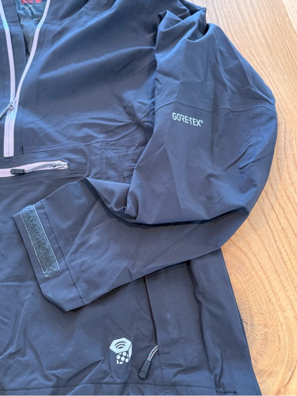 Mountain Hardwear Gortex Rain Jacket - Picture 3 of 10